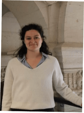 Une image contenant personne, Visage humain, habits, sourire 
Le contenu généré par l’IA peut être incorrect.